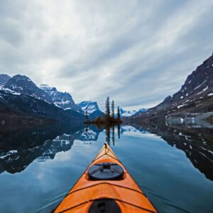 kayak-pov-nature-scenery-lake-national-park-montana-uhdpaper.com-4K-8.2867